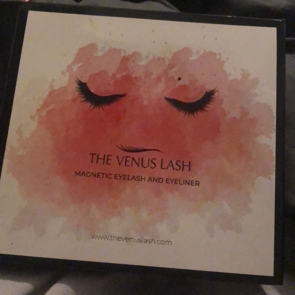 The Venus Lash magnetic eyelashes and liner set
